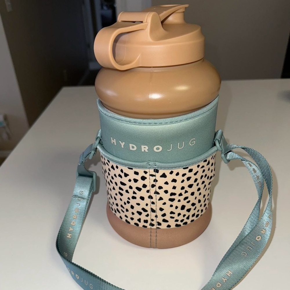 Tan hydrojug